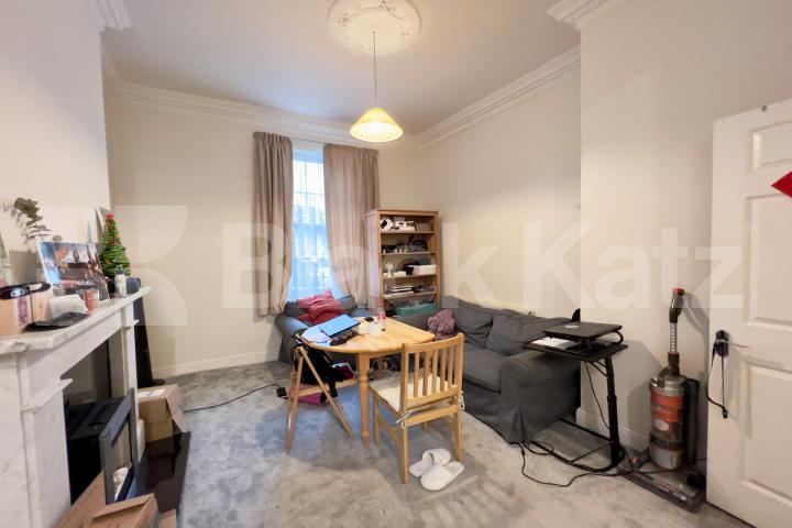 Unique, spacious one bedroom flat in the heart of Pimlico Tachbrook Street, Pimlico